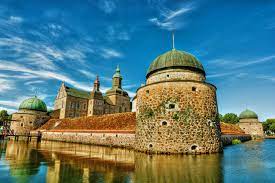 It has about 5,000 inhabitants. Kunjungi Vadstena Terbaik Di Vadstena Travel Daerah Ostergotland 2021 Expedia Tourism
