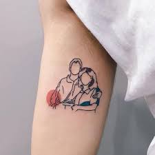 Cizgisel Dovmeleriyle Aski Anlatan Sanatcidan 20 Dovme Modeli Sanatli Bi Blog Bebek Dovmeleri Mini Tattoos Aile Dovmeleri