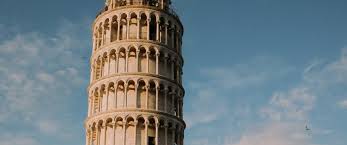 يقع بجانب كاتدرائية بيزا ساحة المعجزات piazza dei miracoli. 8vu Kmrseb78om