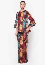 Dato rizalman koleksi beg baju peribadi rizalman bakal dijual rizalman preloved sales. Tambora Kurung Kedah From Rizalman For Zalora In Red And Multi Walk Into A World Of Sheer Decadence When You Embrace This S Mode Korea Model Pakaian Gaun Batik