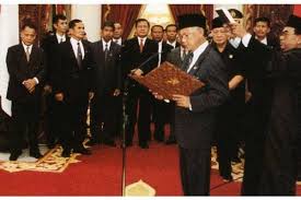 More images for gambar tentang masa reformasi » Awal Era Reformasi Kebebasan Pers Lahir Ditangan Bj Habibie