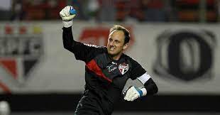 Rogério ceni in front of foratleza's fanatical home support [photo: Rogerio Ceni S Career As Boss Is Quickly Becoming As Mad As His Goalkeeping Planet Football