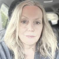 Lesley Harding's Instagram, Twitter & Facebook