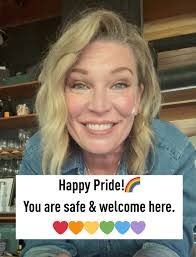 Amy Copley's Instagram, Twitter & Facebook