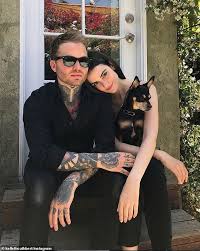 Descoperă cele mai bune ținute ale vedetelor la globurile de aur 2019. Povestea Tinerei Care A Furat AtenÅ£ia La Globurile De Aur 2019 Si Ce A MÄrturisit Despre Faima ObÅ£inutÄ Peste Noapte Foto