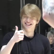 His shoulder as wide as gapura kecamatan :) #KANGDANIEL