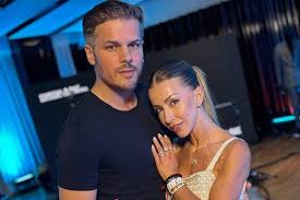 Rumores - Mickael Carreira metido na rua por Laura Figueiredo…Ver mais |  Facebook