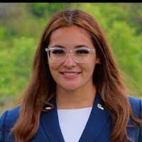 Kelli Flores's Instagram, Twitter & Facebook