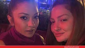 ▻kısa sürede popüler olan kız makyajı ft ece seçkin declips.net/video/wegbluktazs/video.html&t=25s. Ece Seckin Ile Danla Bilic Den Dikkat Ceken Bulusma