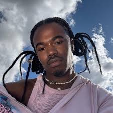 Kenton Allen's Instagram, Twitter & Facebook