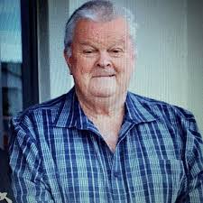 Douglas Riddell's Instagram, Twitter & Facebook