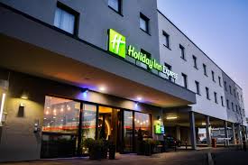 Holiday inn express hilton head island is a 6 acre resort style hotel, nestled amongst oak trees and tropical lagoons on the east coast's favorite island. Holiday Inn Express Munich Olching An Ihg Hotel Olching Aktualisierte Preise Fur 2021