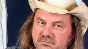 He is an actor, known for neviditelní (2014), na vode (2016) and uvolnete se. Zluty Pes Zastekal Zpevak Hejma Uctuje S Demonstranty A Spolkem Milion Chvilek Globe24 Cz