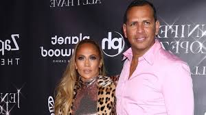 Made in 14k white and yellow gold set with colorless princess and pear cut moissanites makes this ring red carpet ready. Jennifer Lopez Flashes A Stunning Ring On Her Finger After Engagement To Alex Rodriguez Animated Times