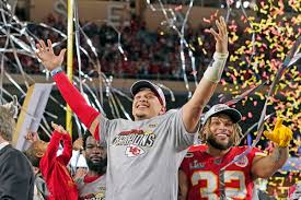 Kansas city chiefs lineman lucas niang opted out but didn't quit working. Time Passages Mahomes Leads Comeback For The Ages For Kc Chiefs Newspressnow Com