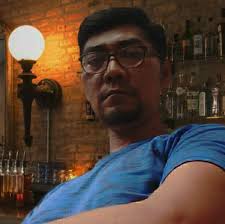 Suasana di dalam sebuah rumah bordil di Jawa pada era kolonial sekitar  tahun 1930-an. Tempat-tempat seperti ini umumnya berada di kawasan tertentu  di kota-kota besar dan wilayah perkebunan, serta berada di bawah