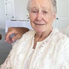 Andrea Curless's Instagram, Twitter & Facebook