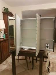 Hinter den beiden spiegeltüren verbirgt sich genügend platz für ihre kleidung. Neu Spiegelschrank Badschrank Schrank Badezimmer In Hannover Mitte Badezimmer Ausstattung Und Mobel Ebay Kleinanzeigen