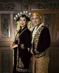 Contoh gambar pakaian adat sunda. 5 Baju Adat Pengantin Jawa Barat Sering Jalan