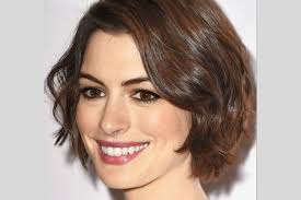 Bahkan postur tubuh juga bisa lebih model rambut wanita layer bob ini juga cocok untuk kamu yang memiliki wajah berbentuk hati. 7 Model Rambut Layer Pendek Yang Stylish Dan Trendi