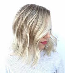 Questo tipo di taglio di capelli è quello più amato da tutte le donne, almeno da quelle che amano sfoggiare capelli di media lunghezza. Tagli Capelli 2021 Medi In Base Alla Forma Del Viso Archzine It