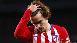 Antoine griezmann has signed a contract extension at atletico madrid until 2023, days after antoine griezmann risked angering both atletico madrid and barcelona supporters after confirming. Antoine Griezmann Verlasst Atletico Madrid Sport Dw 14 05 2019