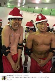 アンガ田中とオードリー春日 “裸のサンタ”で体格差が歴然 (2016年12月20日) - エキサイトニュース