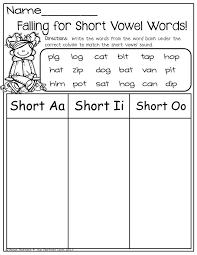 Word Sorts Are Introduced In K And 1st Grade This Is A Great Worksheet For Students To Practice With Word Sorting Word Sorts Short Vowel Words Phonics