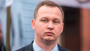 Piłkarskie poparcie. Marek Citko gra z Mariuszem Kałużnym