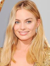 Margot robbie's brown hair falls in soft curls in 2014. Margot Robbie S Best Beauty Hair And Perfume Tips