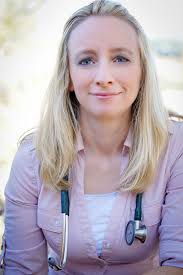 The journey to becoming a DIFFERENT kind of doctor isn't what most people  expect. 🎓 Dr. Darryl Bates, our new medical contributor at VibraGenix,  shares his story of medical education. "I thought