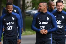 « c'est frustrant d'être numéro deux, frustrant de ne pas participer directement à la rencontre. Bleus Dimitri Payet Va Etrenner Le Numero 10 Contre Le Paraguay L Equipe