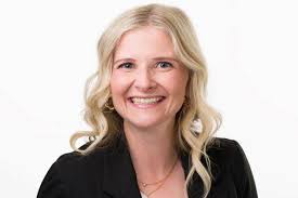 Leslie Buxton's Instagram, Twitter & Facebook