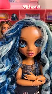 Y2K, Boudoir INSPIRED Restyling of Rainbow High Pacific Coast: Simone  Summers 💕✨ Hair: Simone Summers has peachy-pink hair with light blonde  highlights, styled into a crown bun decorated with pearls. Two large