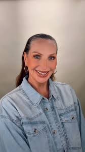 Brooklyn by @belletresswigs has it all. With long length, precise layers,  and soft-flowing wavy curls, Brooklyn by Belle Tress offers classic and  modern looks. Plus, features like an extended lace front, broad