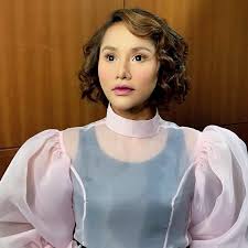 This is kak lina pom pom by mr crab hq on vimeo, the home for high quality videos and the people who love them. Elly Mazlein Tertarik Dengan Jejaka 10 Tahun Lebih Muda Kahwin Tahun Depan Kisah Dunia