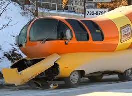 Oscar mayer wienermobile crashes in pennsylvania. Oscar Mayer S Wienermobile Skids Off The Road And Crashes Uinterview