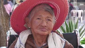 3 ADULTOS MAYORES EN BUSCA DE SUS FAMILIARES