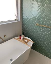 could this look any better a beautiful bathroom created with tilecloud tiles herringbone jadegreen badkamer badkamer inspiratie badkamer inrichting