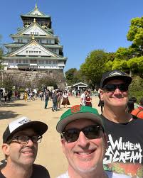 Fun tourist stuffs today in perfect weather here in Osaka ! Marched to  Osaka castle and enjoyed some Sakura season blossoms with the dudes  🌸🌸🌸🌸 ⛩️🏰🪭❤️🇯🇵 🙏🏼. 🍫🐰 Looking forward to gettin