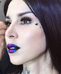 One of the #GlimmerVeil lip looks done by @sstrazzere from this week's  @katvondbeauty photoshoot. 🖤💙💜💖 •makeup by: @sstrazzere  #KvDArtistryCollective •hair by: @hairbyadir •lashes: @rouge.and.rogue