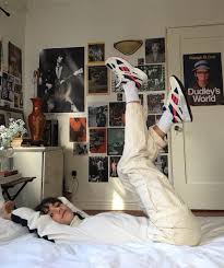 Devon Ross Lonelyblem On Instagram Reebokclassics Has Re Released One Of They Re Most Iconic Shoes From The 90 S Aesthetic Bedroom Retro Room Grunge Room