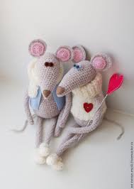 вязаные крючком мыши крысы мышки крыски символ 2020 года Pin Ot Polzovatelya Barbora Vesela Na Doske Kukly Vyazanie Kryuchkom Dlya Detej Uzor Dlya Vyazaniya Kryuchkom Obrazcy Uzorov Dlya Kukol