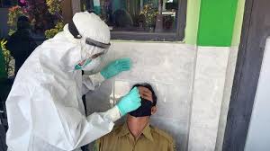 Dinkes Kembali Lakukan Tes Swab Di Smpn 19 Tegal Khusus Guru Dan Pegawai Tu Total Ada 36 Orang Tribun Banyumas