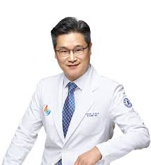 한게임(현 nhn엔터테인먼트)의 창업자이며 nhn의 공동대표이사였다. ì¸í•˜ëŒ€ë³'ì› ì§„ë£Œê³¼ ë° ì˜ë£Œì§„