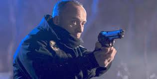 In the middle of the night, a prison van carrying convicts is assaulted. Below Zero Trailer A Cop Faces A Busload Of Convicts In Spanish Netflix Thriller Screen Realm