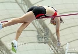 양발모아뛰기 (1회선 1도약) 두발을 모아뛰는 동작으로 모든 줄넘기의 가장 기본이되는 뛰기 동작이며 1회선 1도약은 줄을 한번 돌릴때 한번씩 뛰는 동작이다. ë¯¸ë…€ìƒˆ ìµœìœ¤í¬ ìž¥ëŒ€ë†'ì´ ì•„ì‹œì•„ ê¸°ë¡ ê¹°ê¹Œ ì¢…í•© ì²´ìœ¡ ê¸°ì‚¬ë³¸ë¬¸ ê²½ìƒì¼ë³´