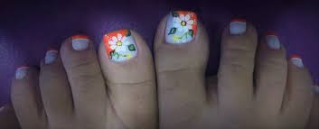 Empezamos con las tendencias 2020 de uñas decoradas de pies donde se mezclan colores, técnicas y estilos como es este modelo en rosa, con francesa en. Modelos De Unas Para Pies Estilos Y Disenos Para Todos Los Gustos