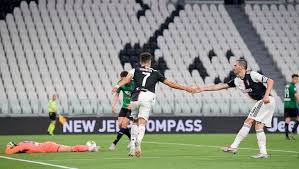 Summary of playing football in italy: Atalanta Hans Hateboer Segna Come Zlatan Ibrahimovic Firmato Marten De Roon Derbyderbyderby