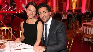 Sein vater stammt aus tunesien und ist programmierer, seine österreichische mutter ist krankenschwester. Elyas M Barek Ex Julia Czechner Verrat Trennungsgrund Gala De
